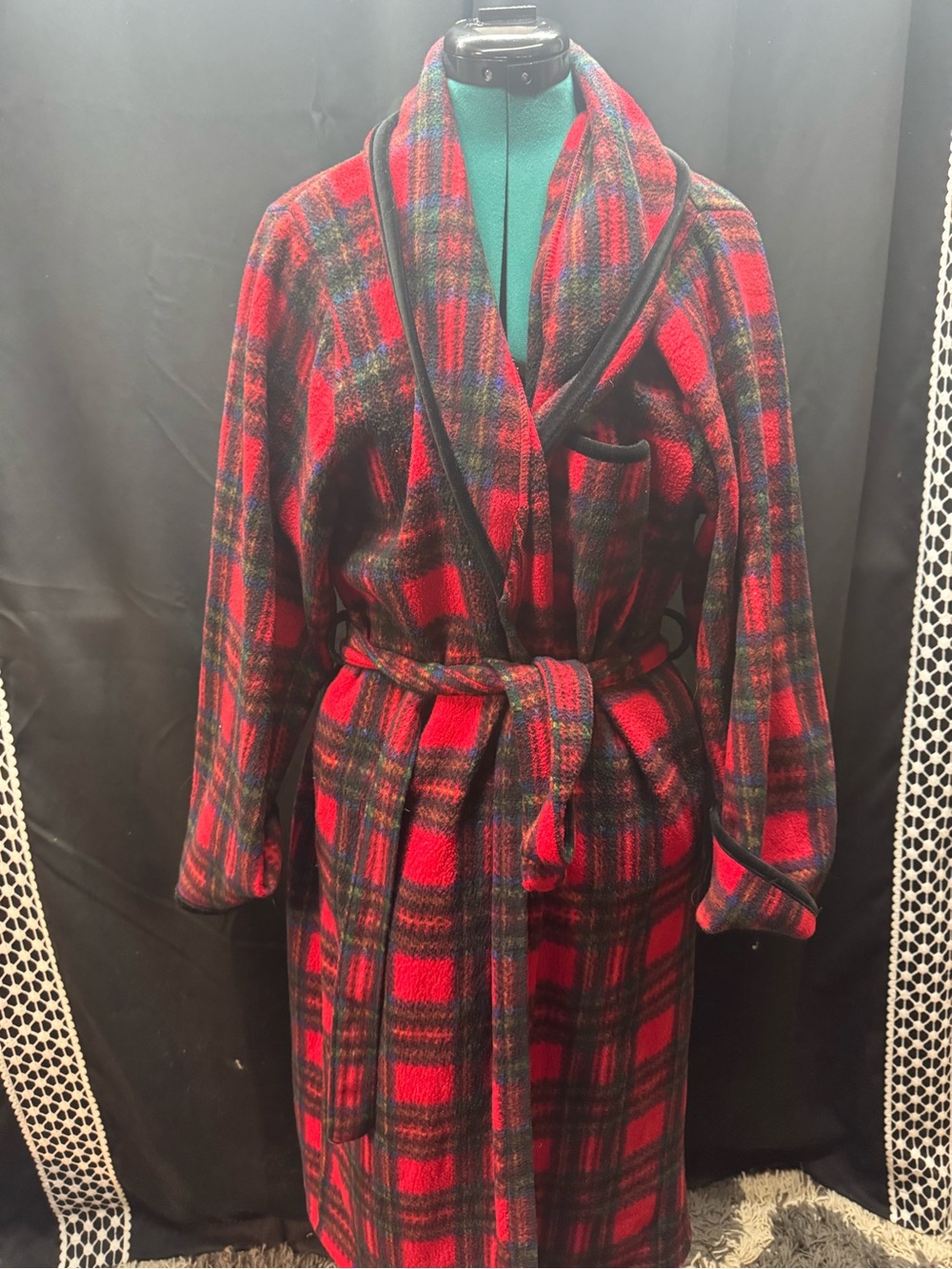 Secret Treasures Red Plaid Shawl-Collar Fleece Robe